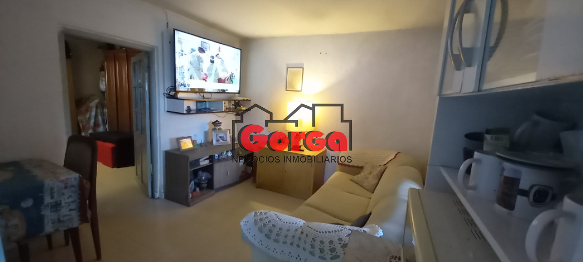 Casa ID.52 - Casa con jardín en L, 2 dormitorios, living comedor, cocina y baño. Oportunidad!!