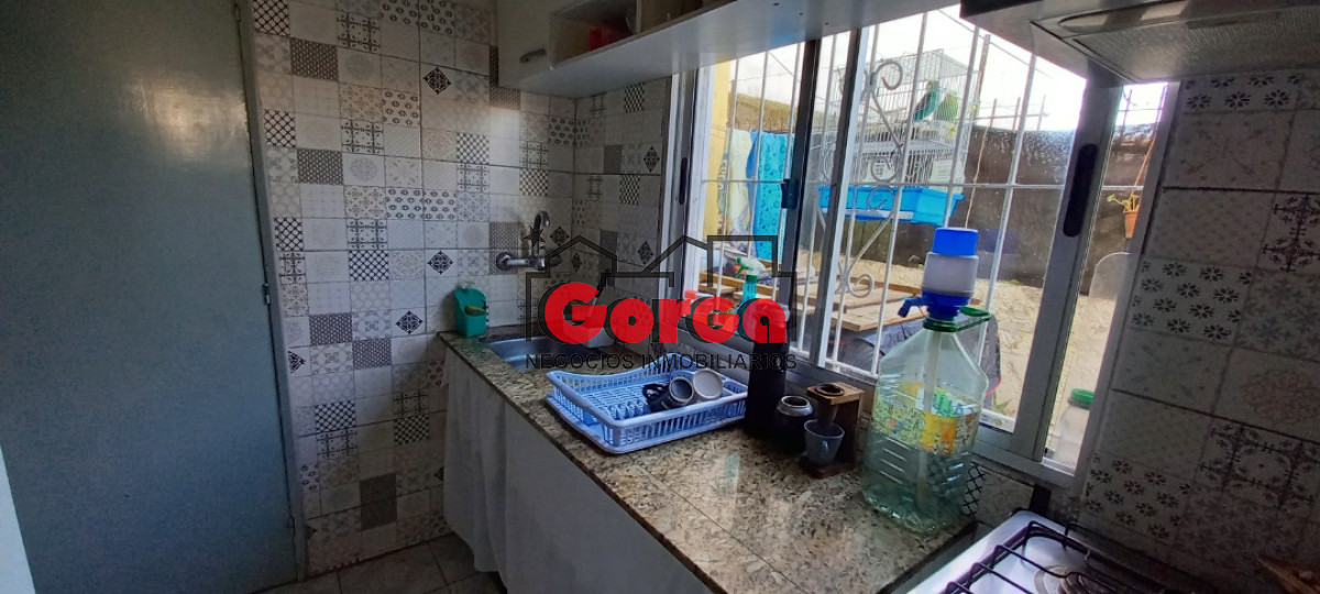 Casa ID.52 - Casa con jardín en L, 2 dormitorios, living comedor, cocina y baño. Oportunidad!!