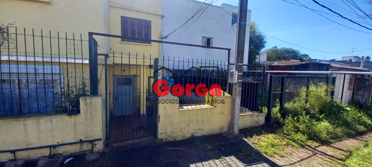 Casa ID.52 - Casa con jardín en L, 2 dormitorios, living comedor, cocina y baño. Oportunidad!!