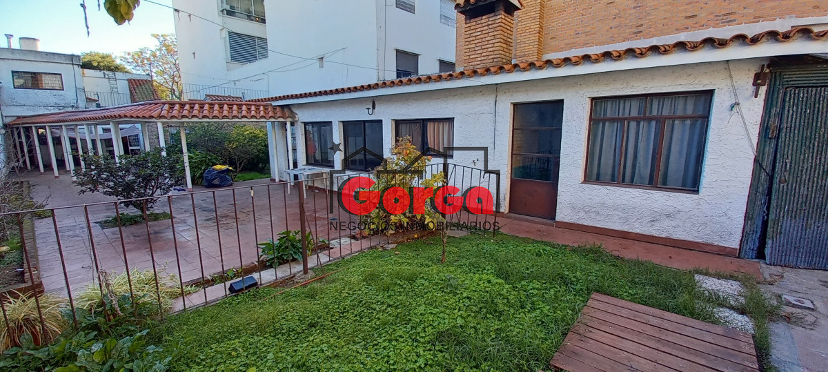 Casa ID.385 - Padrón único sobre Br Artigas casi Gral Flores