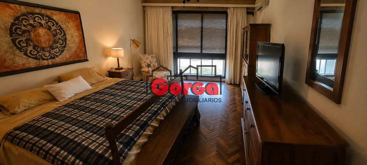 Casa ID.595 - Sobre Br. Artigas, próx. Canal 5