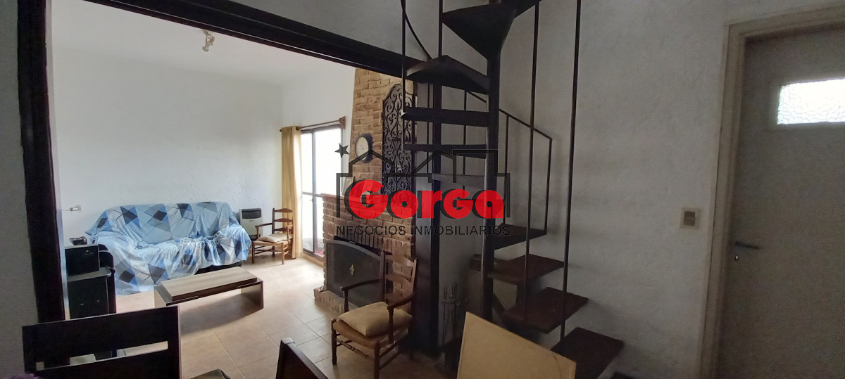 Casa ID.413 - Casa de 4 dormitorios con garaje y patio, sobre Gral Luna. 