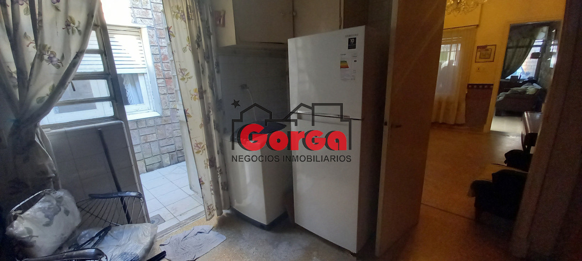 Casa ID.518 - Padrón único sobre Acevedo Díaz esquina Martín García