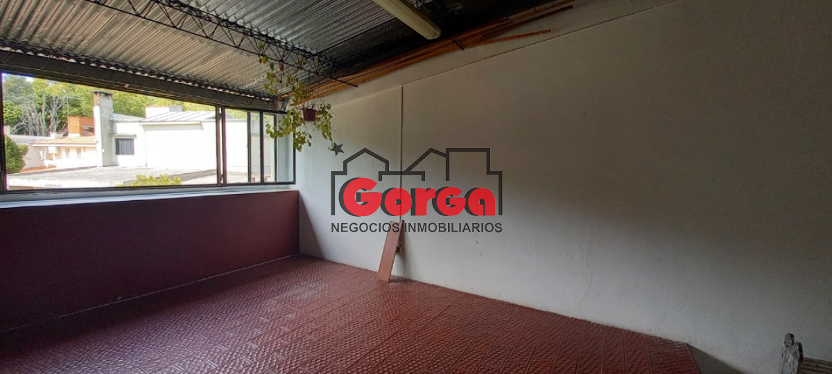 Casa ID.32 - En un punto privilegiado del Prado, Hnos. Ruiz y Berro, se desarrolla esta preciosa casa en dos plantas.