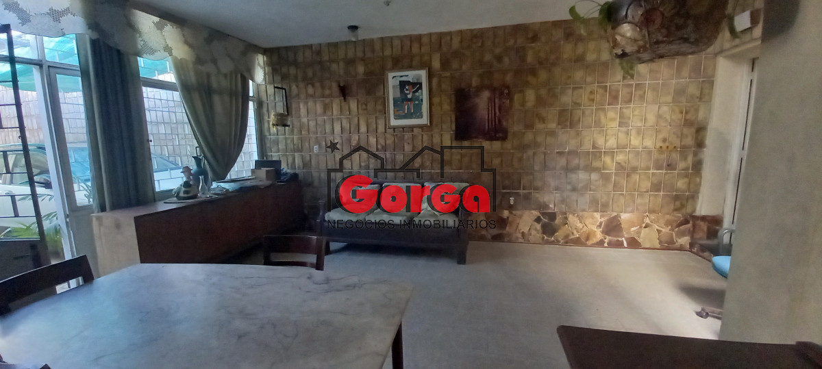 Casa ID.518 - Padrón único sobre Acevedo Díaz esquina Martín García