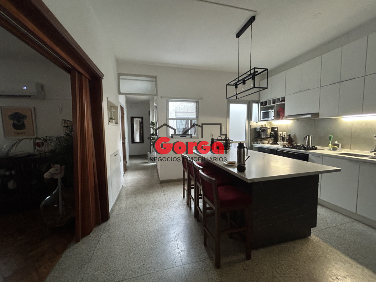 Casa ID.573 - Excelente casa en PB, sobre Acevedo Díaz y Cagancha