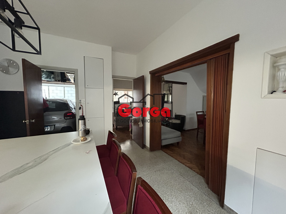 Casa ID.573 - Excelente casa en PB, sobre Acevedo Díaz y Cagancha