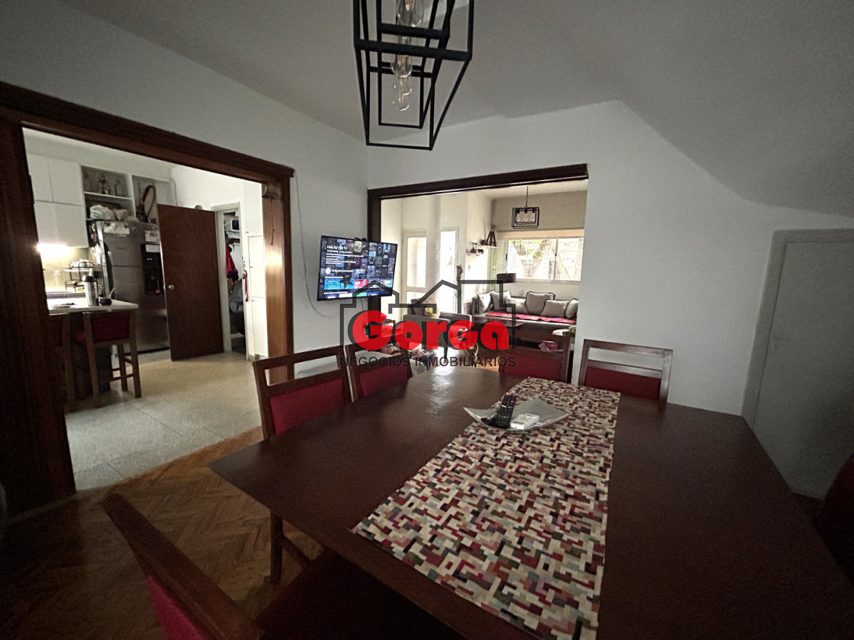 Casa ID.573 - Excelente casa en PB, sobre Acevedo Díaz y Cagancha