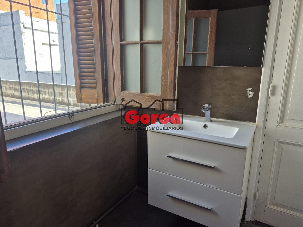 Casa ID.538 - A metros de la Rambla, sobre Solano López 