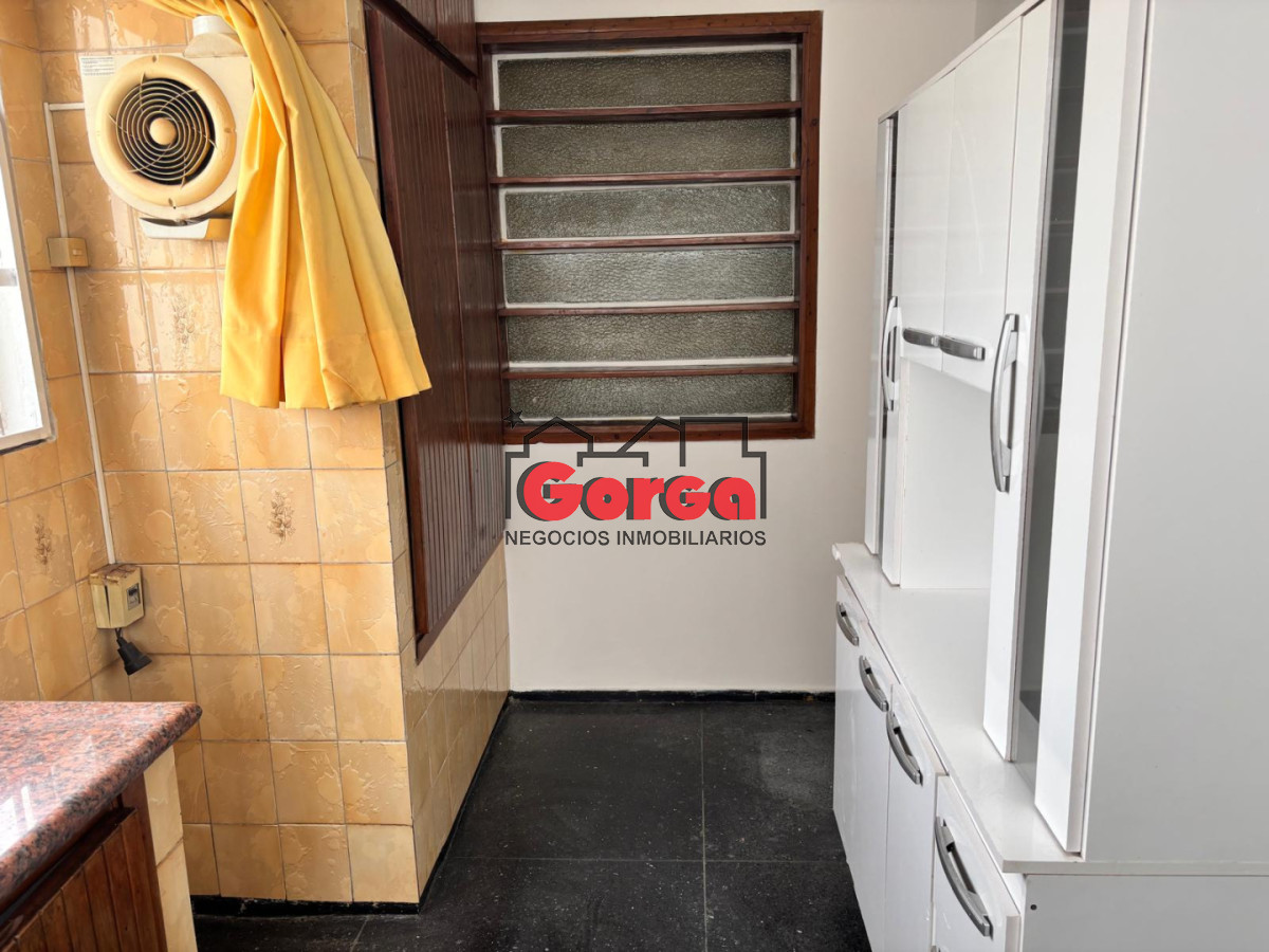 Casa ID.590 - Casa 2 dorm sobre Yaguari casi Bvar Artigas 