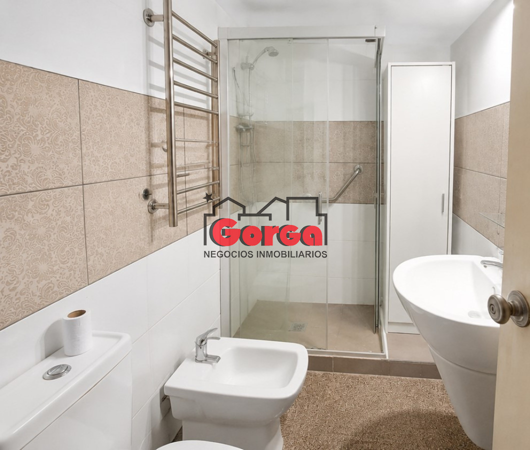 Casa ID.595 - Sobre Br. Artigas, próx. Canal 5