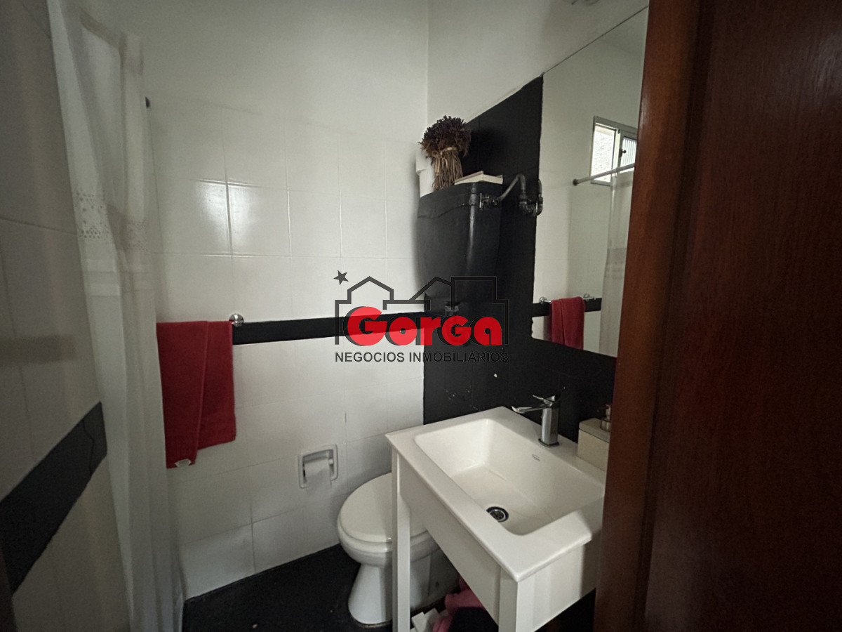 Casa ID.573 - Excelente casa en PB, sobre Acevedo Díaz y Cagancha