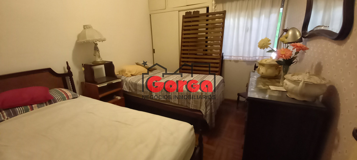 Casa ID.518 - Padrón único sobre Acevedo Díaz esquina Martín García