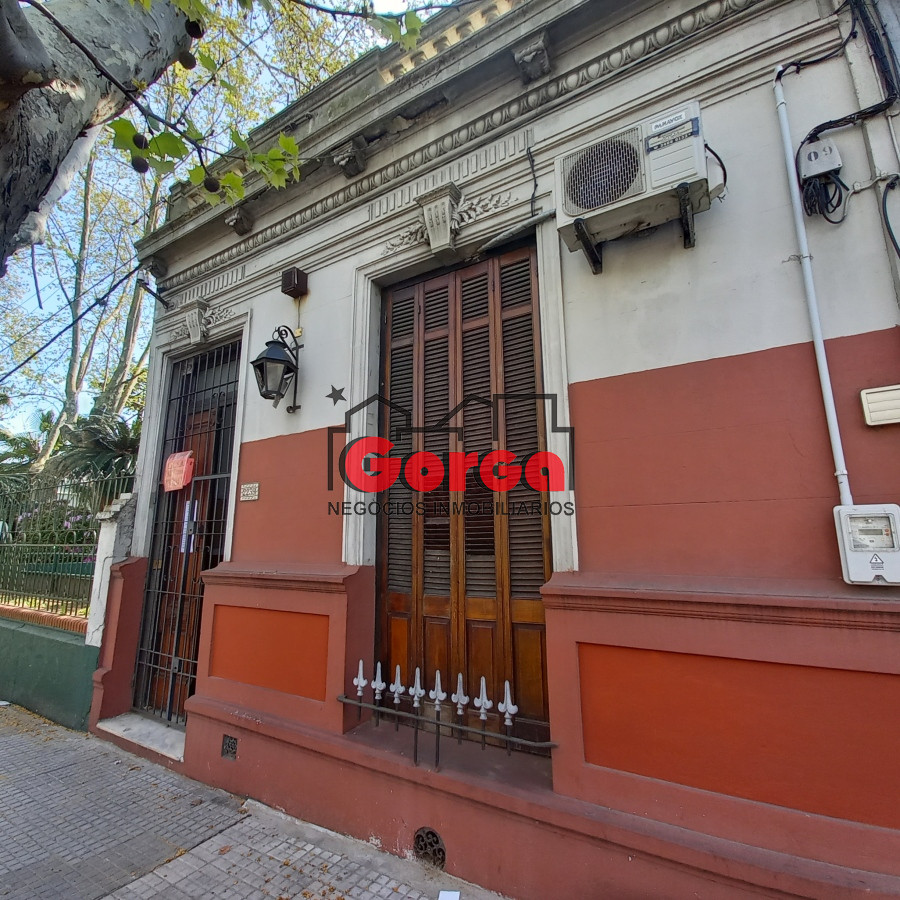 Casa ID.404 - Casa sobre Garibaldi esquina Cufré