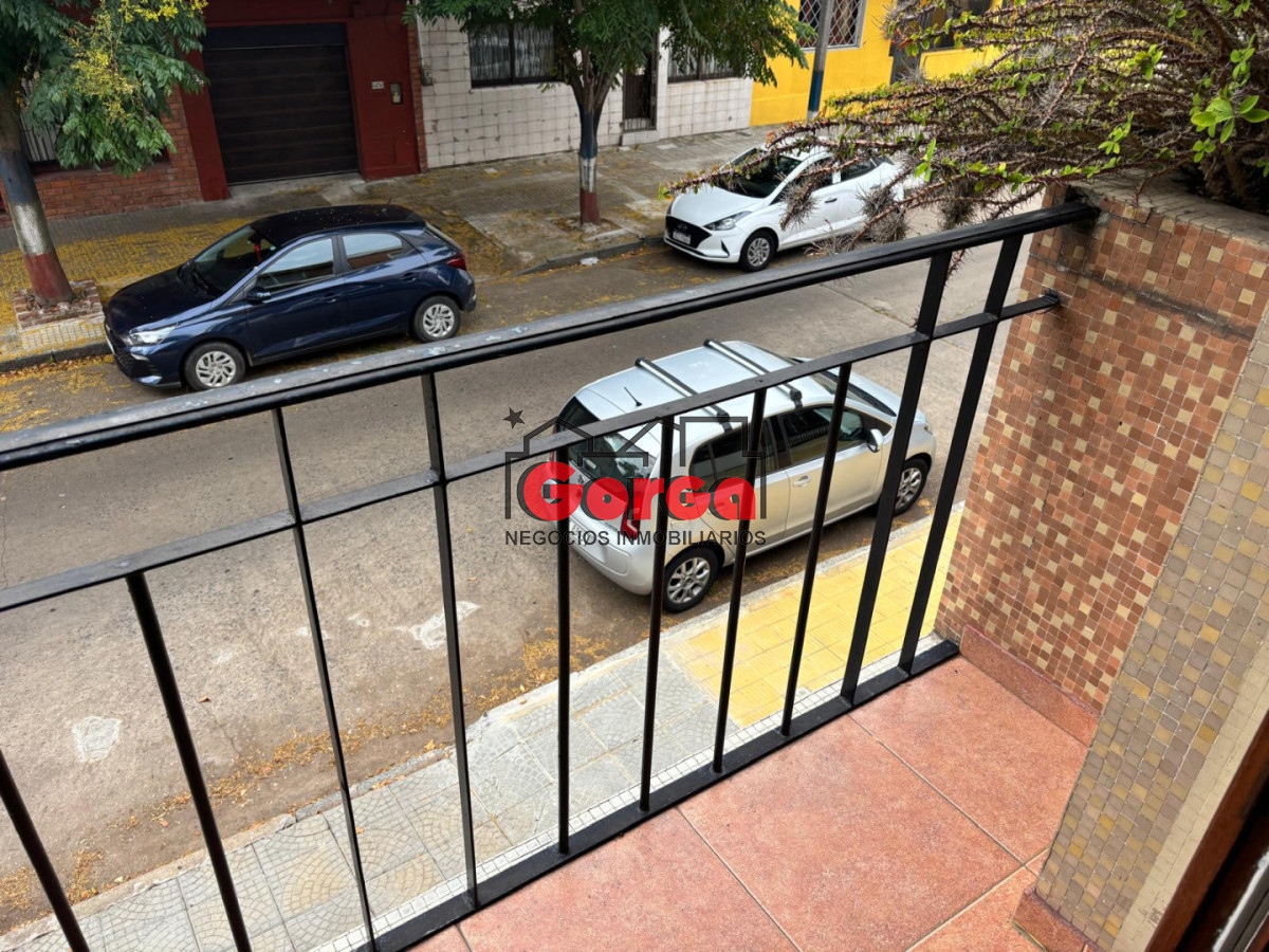 Casa ID.590 - Casa 2 dorm sobre Yaguari casi Bvar Artigas 