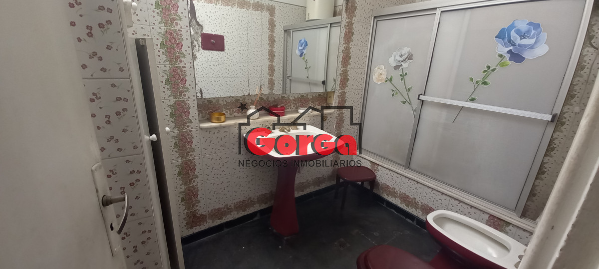 Casa ID.518 - Padrón único sobre Acevedo Díaz esquina Martín García