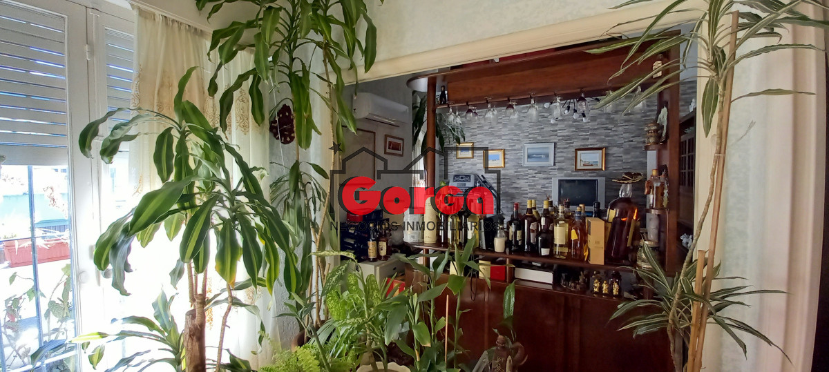 Casa ID.508 - A metros del NuevoCentro y a pasos de Br Artigas. Excelente casa en planta alta. 