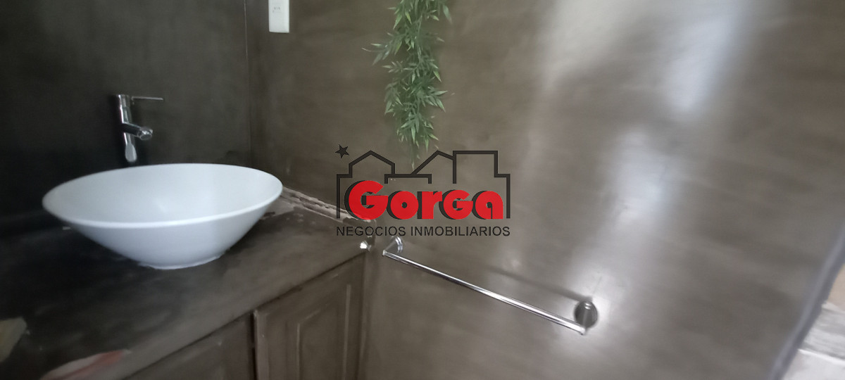 Casa ID.538 - A metros de la Rambla, sobre Solano López 