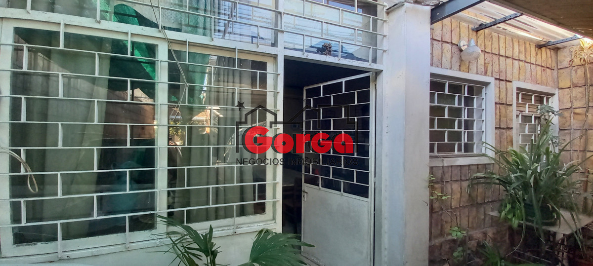 Casa ID.518 - Padrón único sobre Acevedo Díaz esquina Martín García