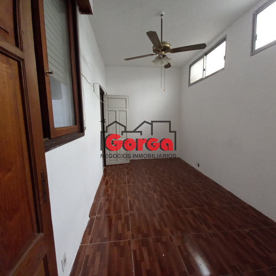 Casa ID.404 - Casa sobre Garibaldi esquina Cufré