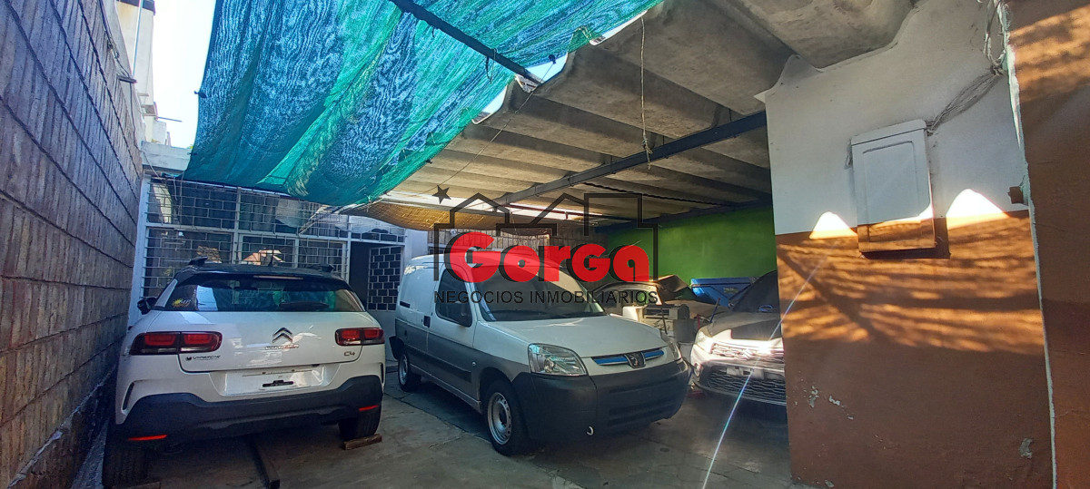 Casa ID.518 - Padrón único sobre Acevedo Díaz esquina Martín García
