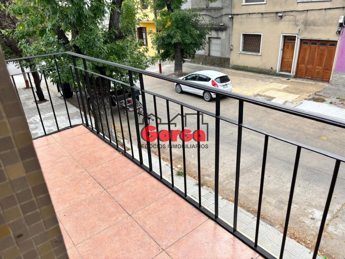 Casa ID.590 - Casa 2 dorm sobre Yaguari casi Bvar Artigas 