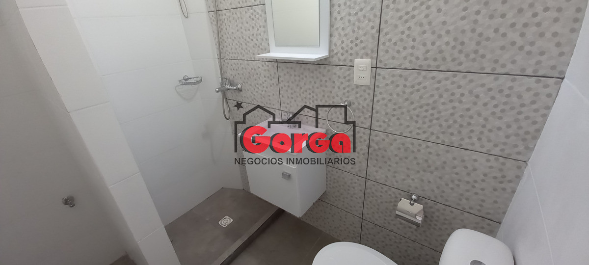 Casa ID.539 - Excelente casa sobre Requena y Miguelete