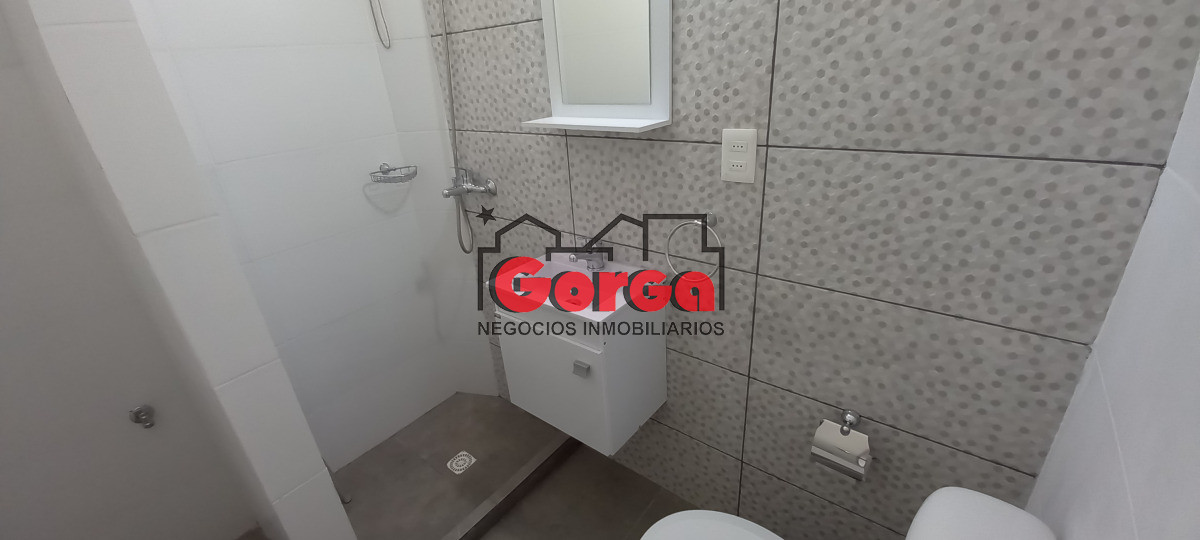 Casa ID.539 - Excelente casa sobre Requena y Miguelete