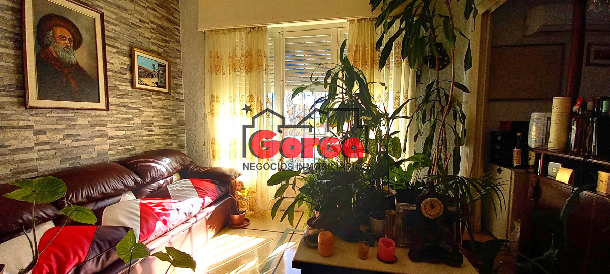 Casa ID.508 - A metros del NuevoCentro y a pasos de Br Artigas. Excelente casa en planta alta. 