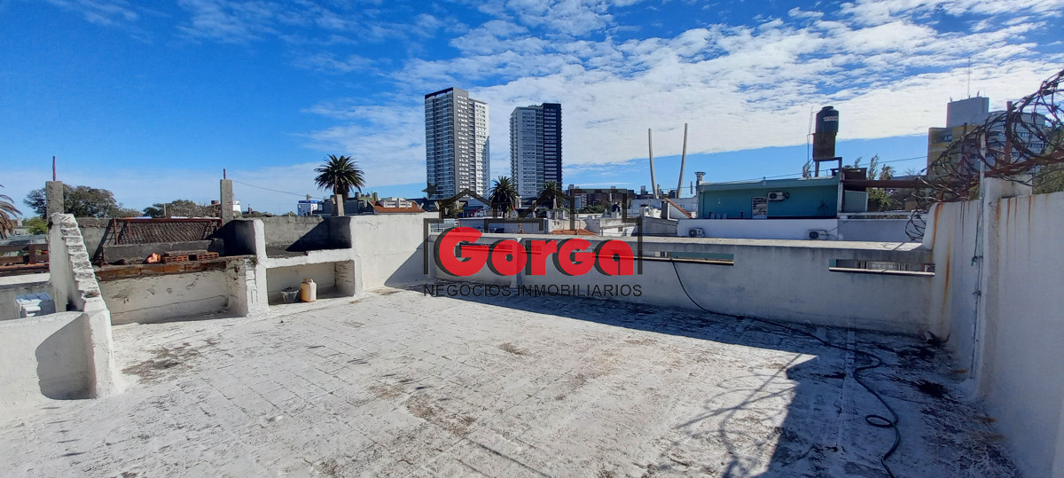Casa ID.508 - A metros del NuevoCentro y a pasos de Br Artigas. Excelente casa en planta alta. 
