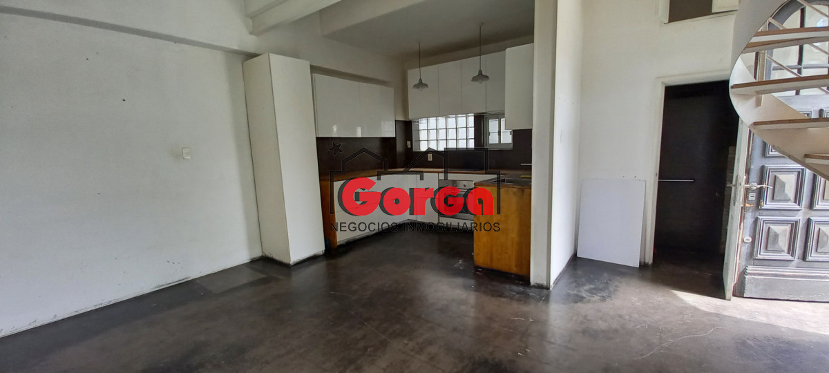 Casa ID.538 - A metros de la Rambla, sobre Solano López 