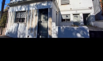 Sobre Magested, tres casas en un mismo padrón.