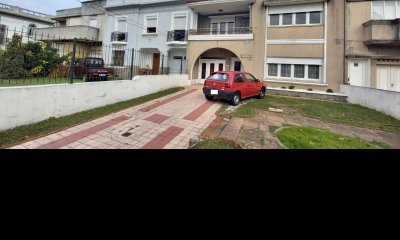 Sólida construcción en dos plantas. Ideal empresa o dos familias.