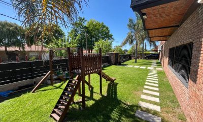 Hermosa casa domótica en Carrasco Sur, a metros de Avda Italia