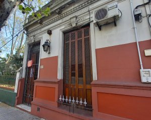 Casa sobre Garibaldi esquina Cufré