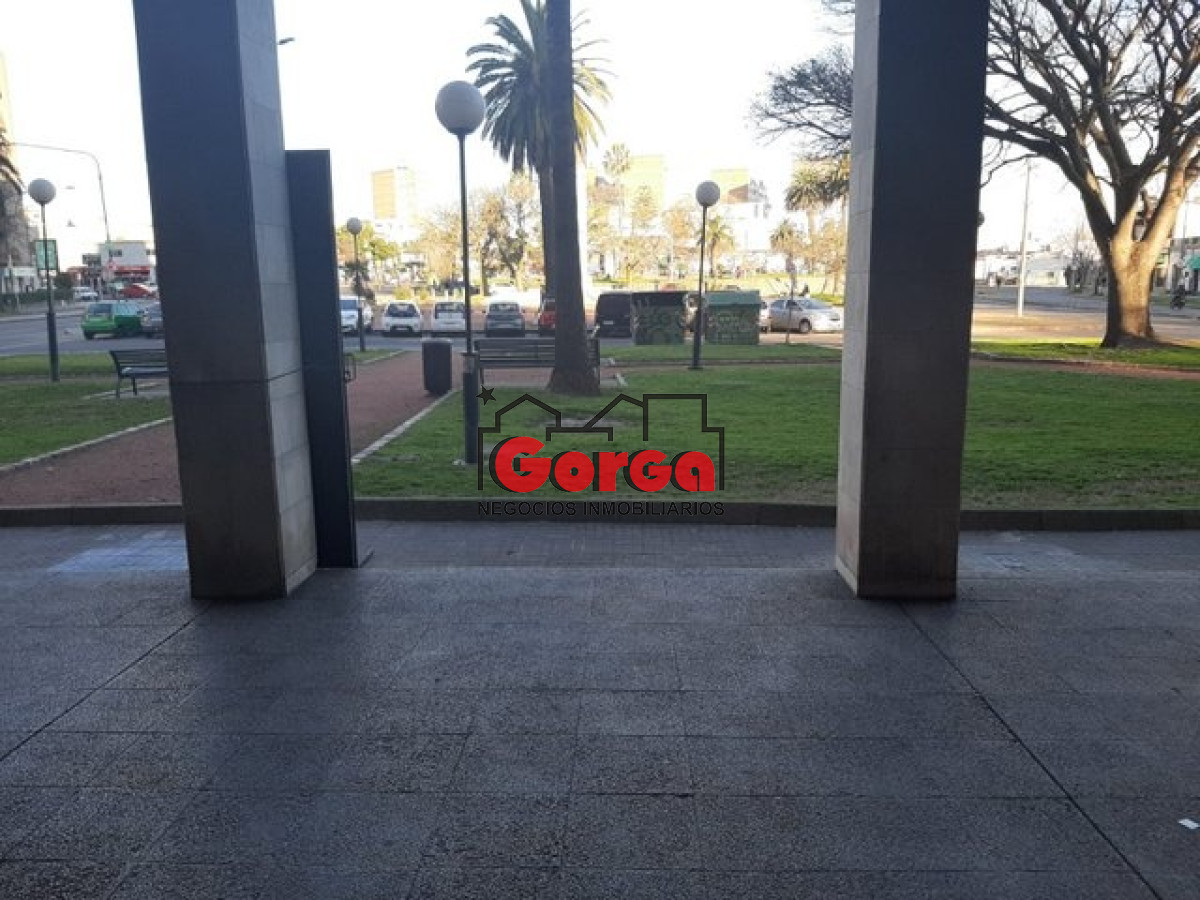 Local Comercial ID.57 - Local frente a la Plaza San Martín