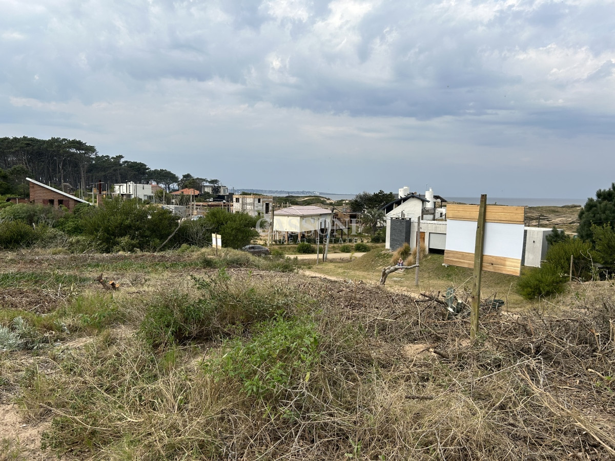 Terreno ID.2720 - Vendemos Terrenos (3) de 1366 M2 a 100 mts de la playa de Ocean Park