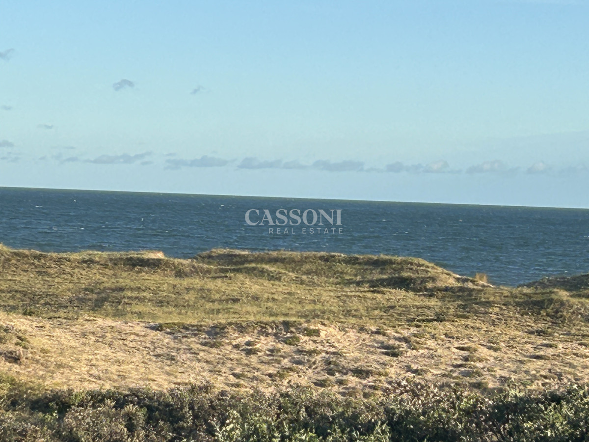 Terreno ID.3960 - Vendo en Primera Línea del Mar 2450 M2
