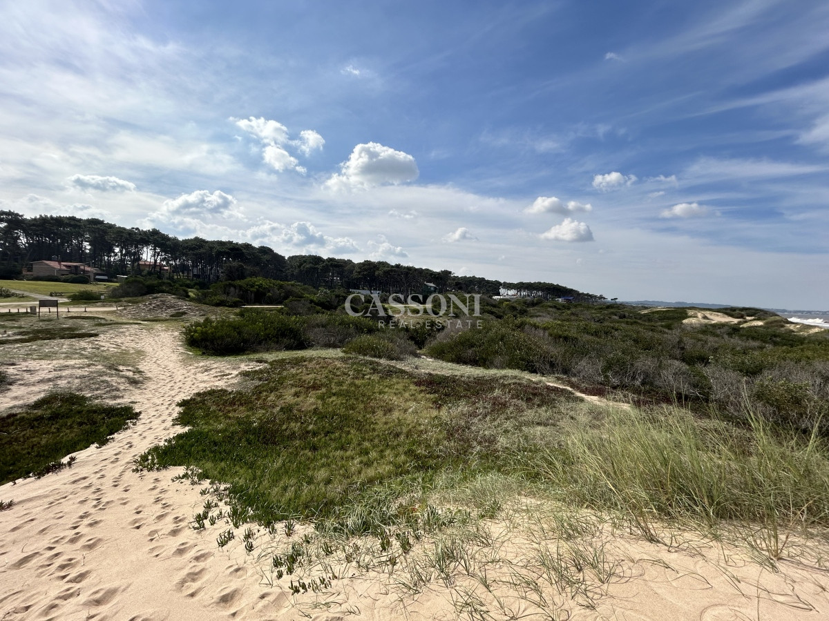 Terreno ID.2720 - Vendemos Terrenos (3) de 1366 M2 a 100 mts de la playa de Ocean Park