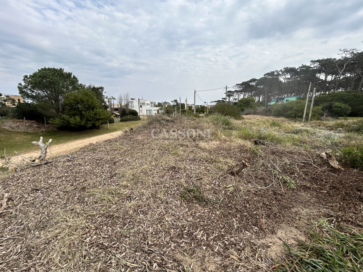 Terreno ID.2720 - Vendemos Terrenos (3) de 1366 M2 a 100 mts de la playa de Ocean Park