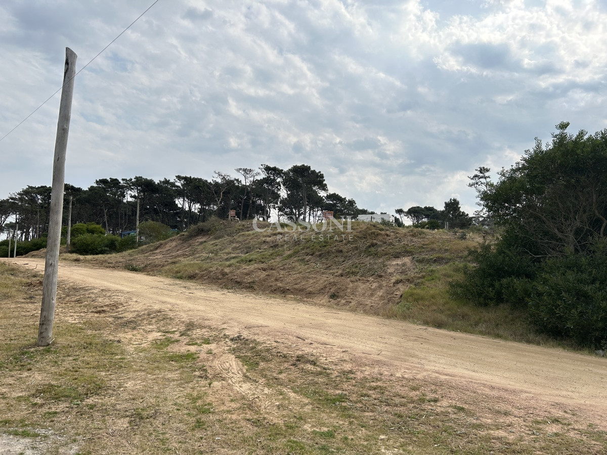Terreno ID.2720 - Vendemos Terrenos (3) de 1366 M2 a 100 mts de la playa de Ocean Park