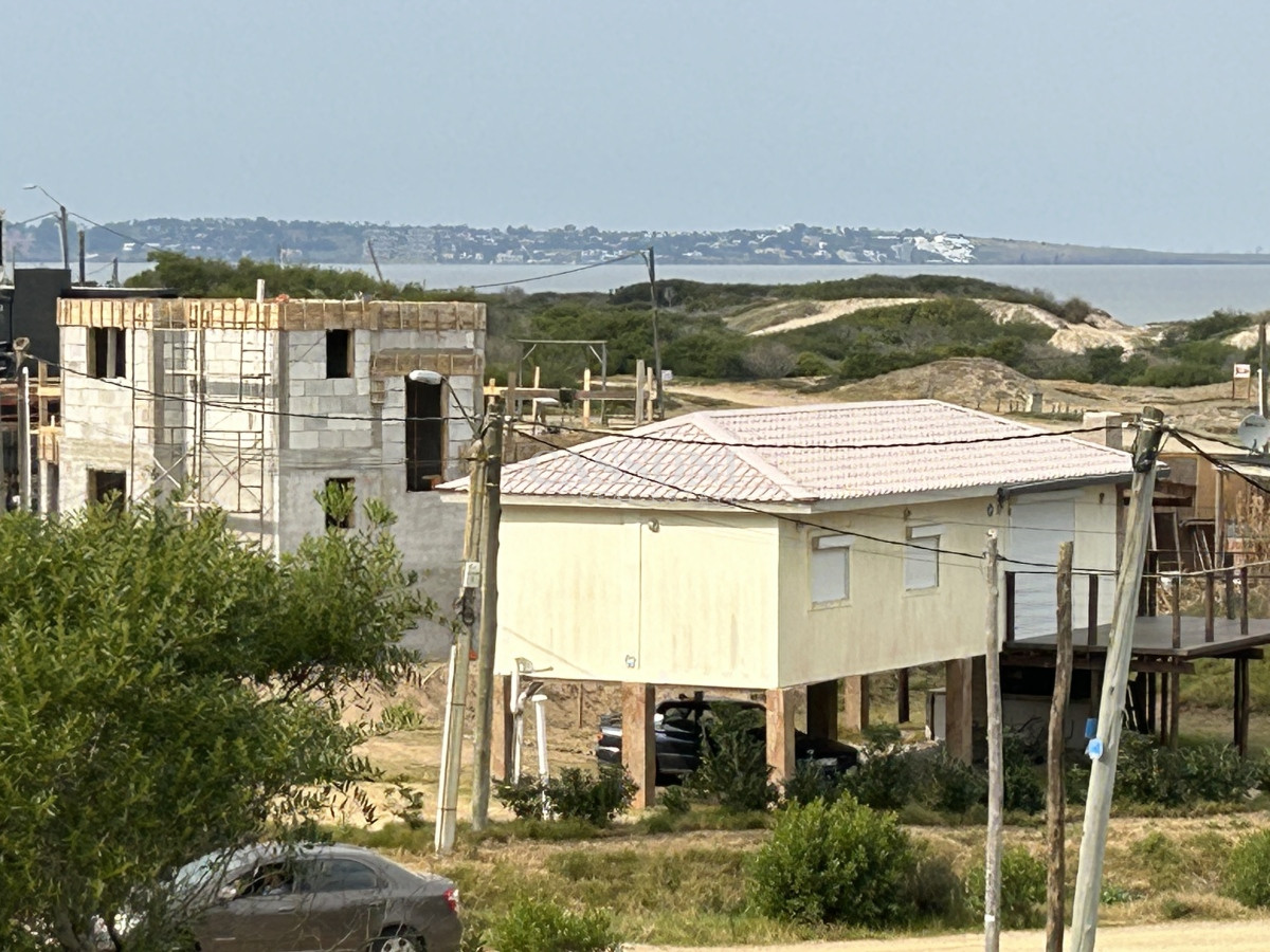 Terreno ID.2720 - Vendemos Terrenos (3) de 1366 M2 a 100 mts de la playa de Ocean Park