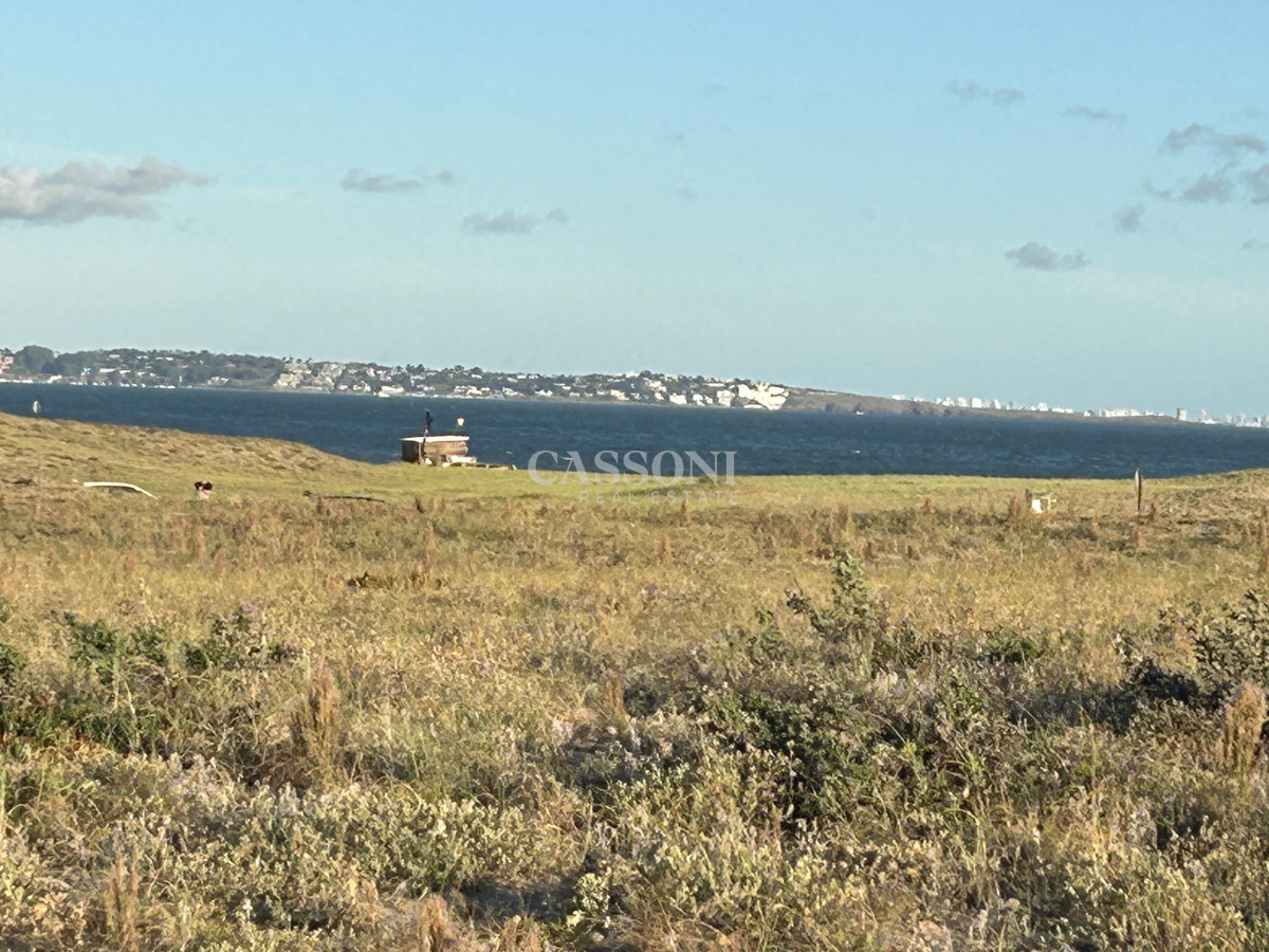 Terreno ID.3960 - Vendo en Primera Línea del Mar 2450 M2