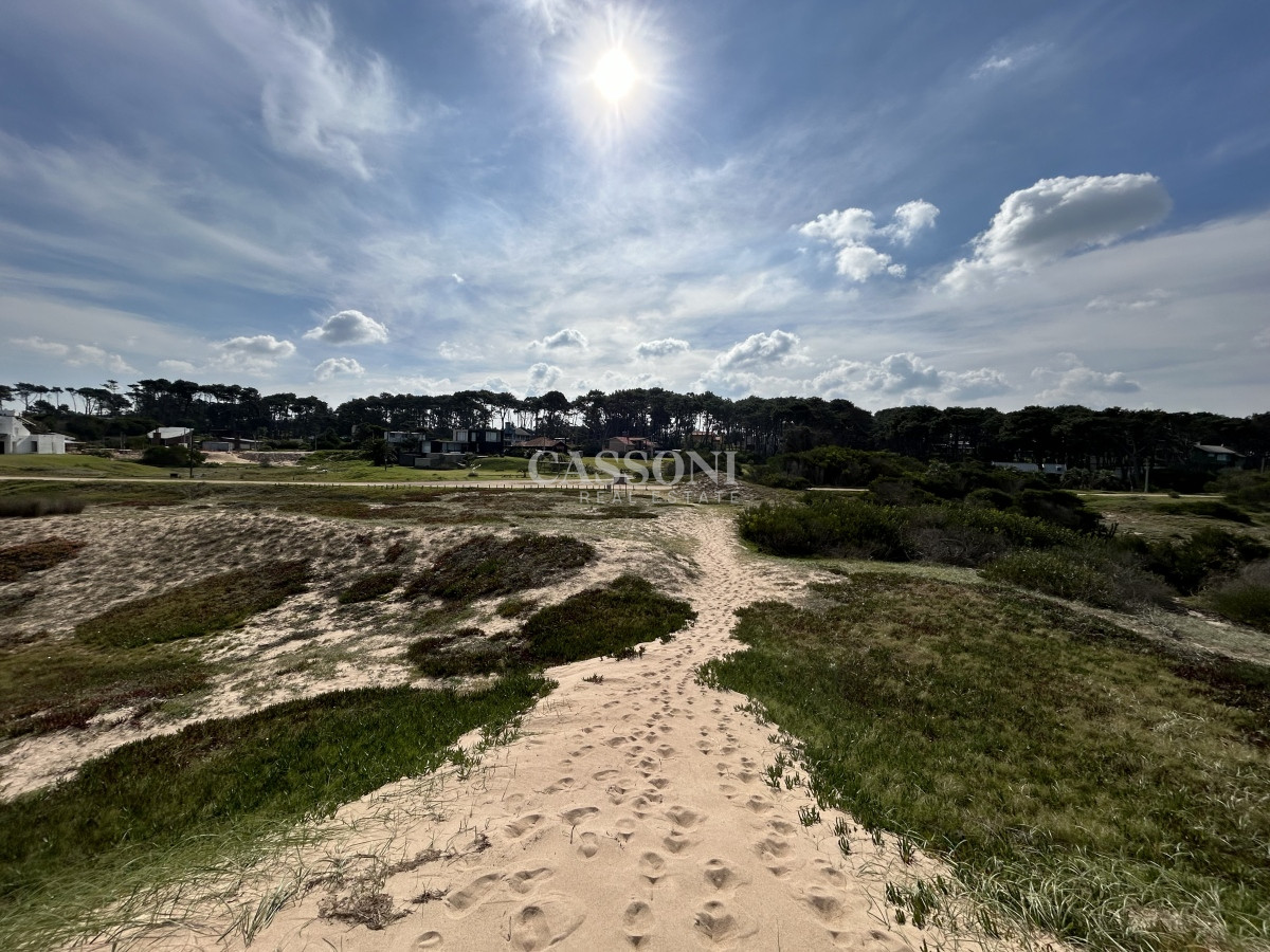 Terreno ID.2720 - Vendemos Terrenos (3) de 1366 M2 a 100 mts de la playa de Ocean Park