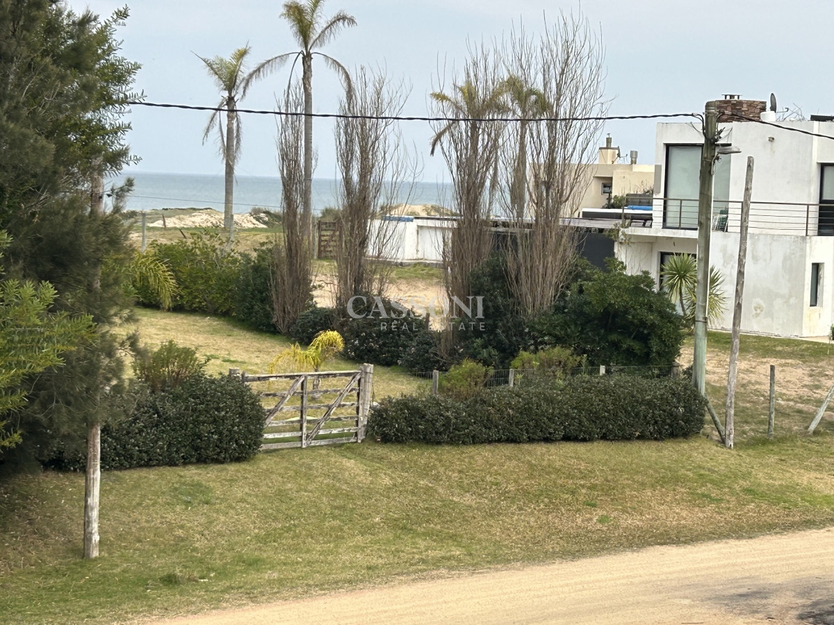 Terreno ID.2720 - Vendemos Terrenos (3) de 1366 M2 a 100 mts de la playa de Ocean Park