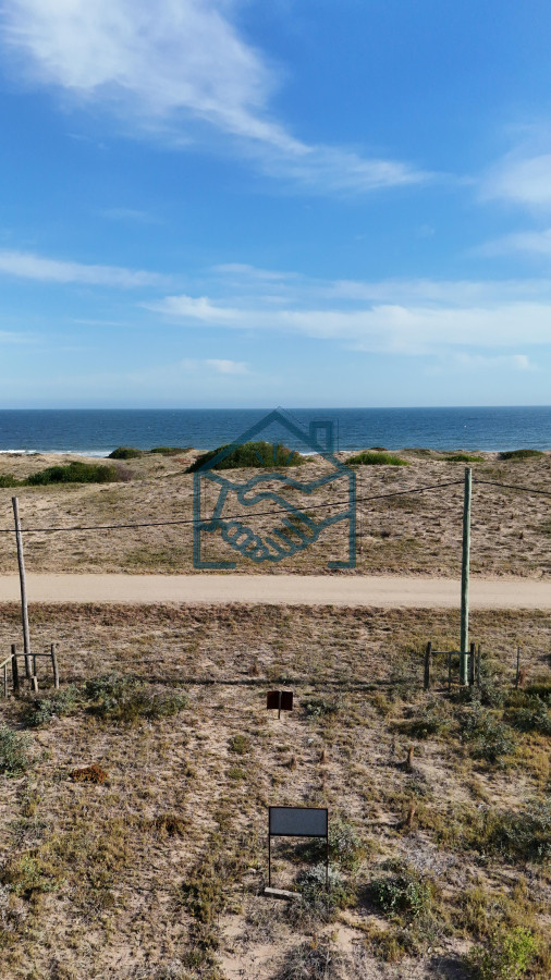 Terreno ID.1200/Vendo-en-Primera-Línea-del-Mar-2450-M2 - Vendo en Primera Línea del Mar 2450 M2