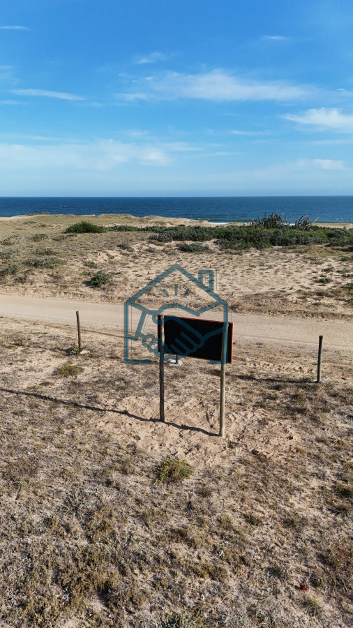 Terreno ID.1200/Vendo-en-Primera-Línea-del-Mar-2450-M2 - Vendo en Primera Línea del Mar 2450 M2