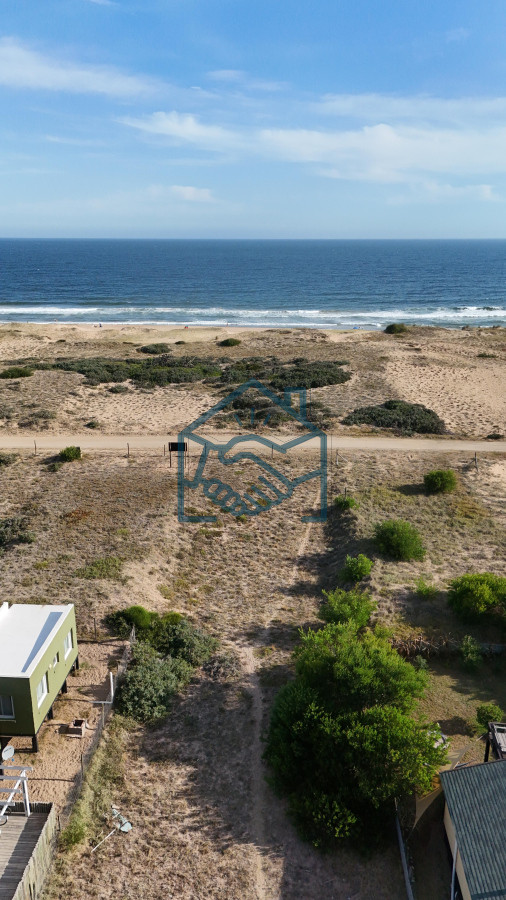 Terreno ID.1200/Vendo-en-Primera-Línea-del-Mar-2450-M2 - Vendo en Primera Línea del Mar 2450 M2