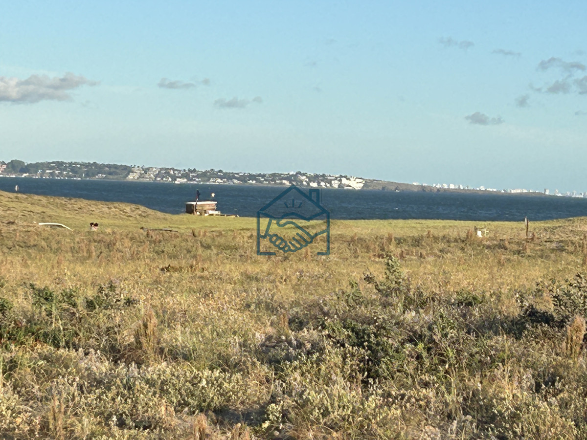 Terreno ID.1200/Vendo-en-Primera-Línea-del-Mar-2450-M2 - Vendo en Primera Línea del Mar 2450 M2