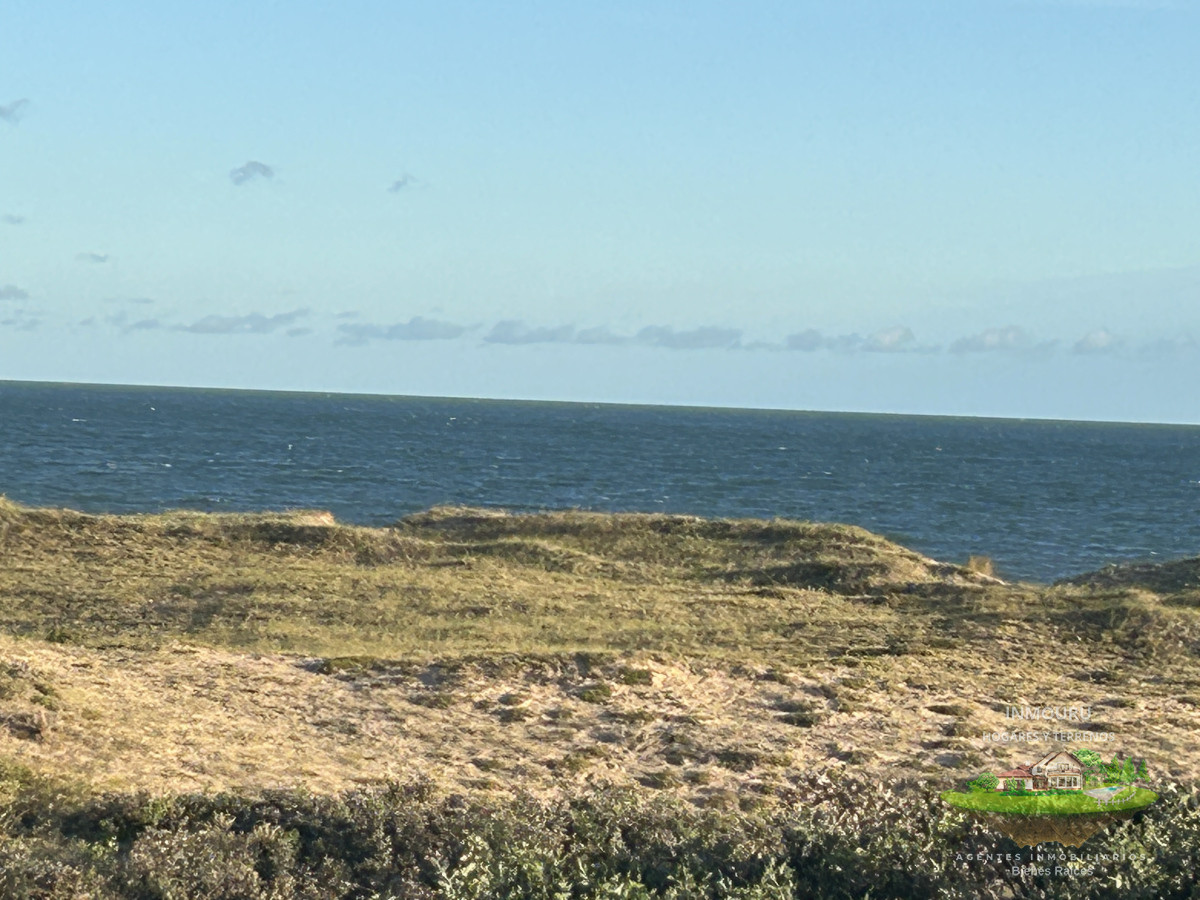 Terreno ID.546 - Vendo en Primera Línea del Mar 2450 M2
